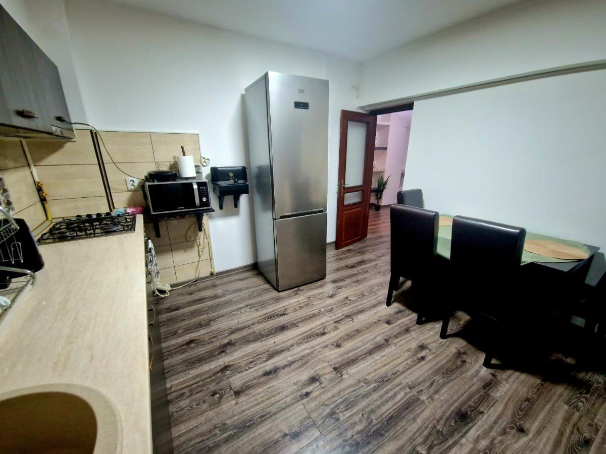 Cozy Appartment In The Center Targoviste Exterior foto