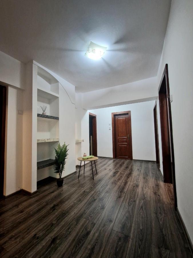 Cozy Appartment In The Center Targoviste Exterior foto